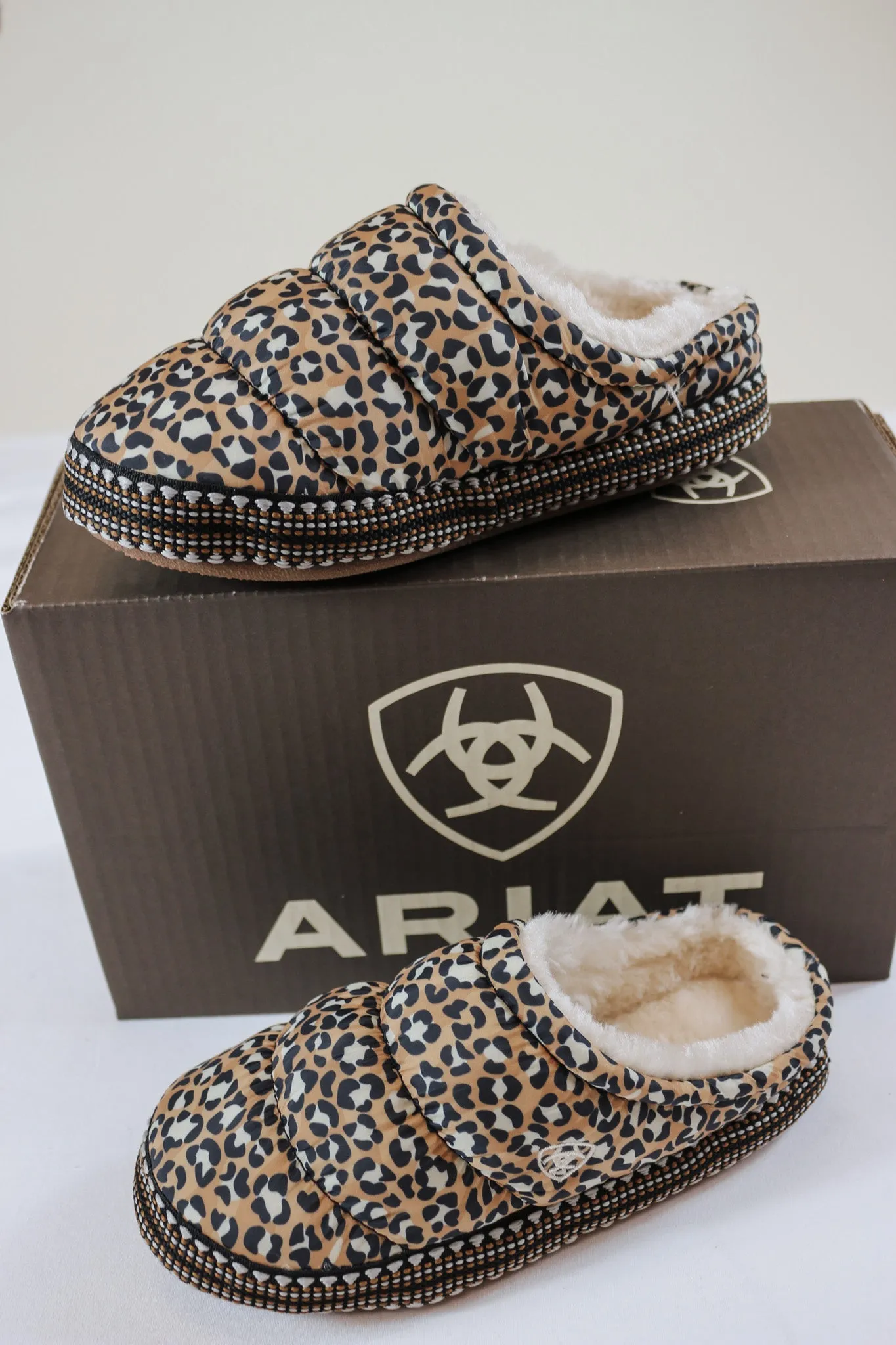 Girl's Leopard Crius Clog Ariat Slipper